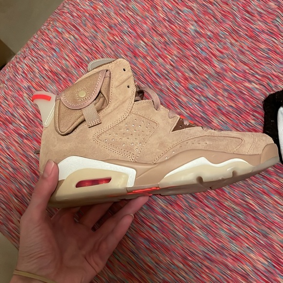 Jordan 6 British Khaki - Picture 6 of 14